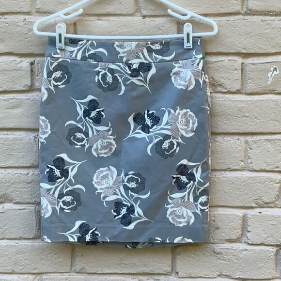 Take 50% OFF- Ann Taylor Factory Petite Gray Floral Print Skirt, Size-00P - Picture 1 of 8